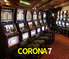 Una escena digital vívida inspirada en casino con CORONA7 mostrado prominentemente, luces brillantes, fichas, cartas y acentos dorados.